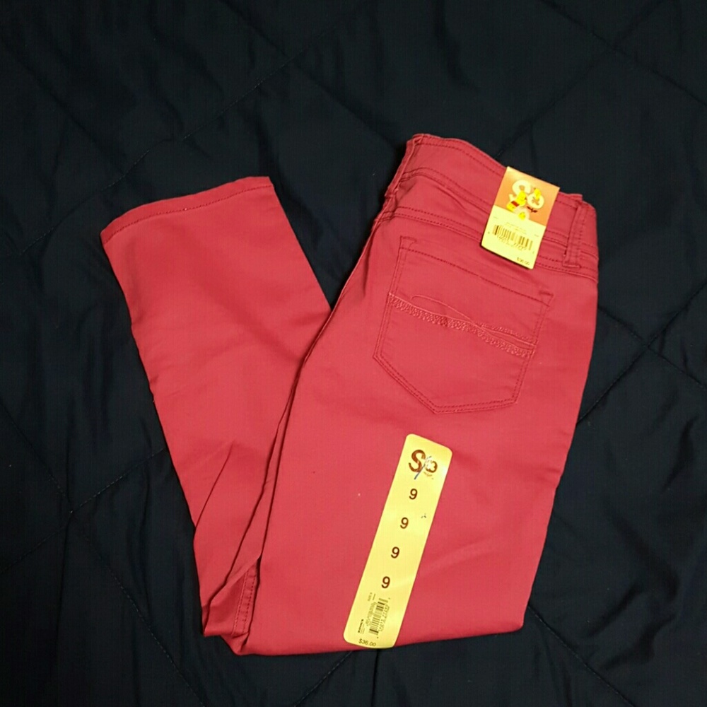 SO skinny capris (105)